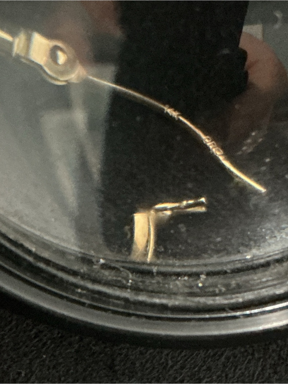 14K ORO Dolphin Hoop Earrings - Picture 4 of 9